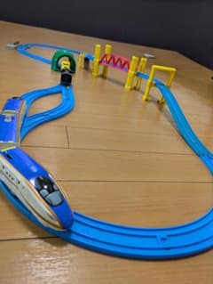 プラレール 立体レイアウト 橋脚 車両セットのサムネイル