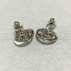 ヴィヴィアンのピアスのサムネイル