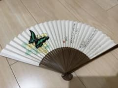 蝶と草花の絵柄 扇子のサムネイル