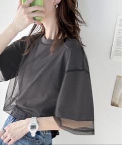 《JaVa ジャバコラボ》チュールレイヤードバックプリントシンプルTシャツのサムネイル