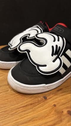 adidas ミッキーマウス スニーカー 黒/赤　20cmのサムネイル
