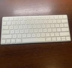 Apple純正キーボードUS配列テンキーレス ワイヤレス日本語配列キーボード本体のサムネイル
