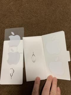Apple シール ステッカー とSIMピン.のサムネイル