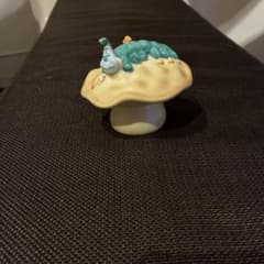不思議の国のアリス 芋虫 陶器小物入れ - メルカリ