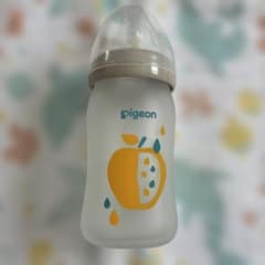 Pigeon フルーツデザイン 哺乳瓶 160mlのサムネイル