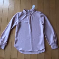 お値下げ！薄ピンク色のブラウスのサムネイル