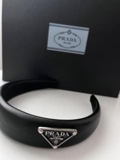 PRADA ブラック サテン カチューシャノベルティ新品未使用品❣️ prada レザーカチューシャ ノベルティ - メルカリ