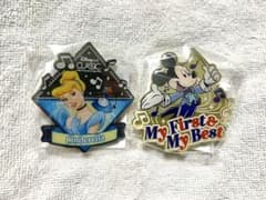 Disney on CLASSIC ピンバッジ 2点セット - メルカリ