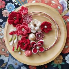 【深紅の舞】つまみ細工　髪飾り卒業式 成人式 和装 かんざし袴振袖夏祭り浴衣　赤のサムネイル