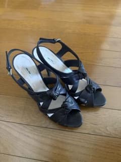 miu miu ミュウミュウ レザー サンダル 38 1/2のサムネイル