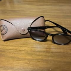 Ray-Ban ブラック サングラス レザーケース付きのサムネイル
