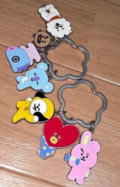 BT21 Metal Keychain Set