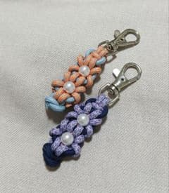 パラコードキーホルダー 2点セット お花モチーフ パール調ビーズ付きのサムネイル