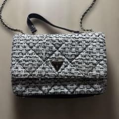 GUESS ツイード調 ショルダーバッグ チェーンのサムネイル