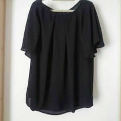 美品☆アーバンリサーチの黒のブラウスのサムネイル
