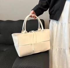 おすすめ商品上 品トートバッグ 大容量 軽量 おしゃれ ハンドバッグ 