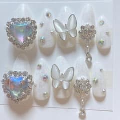 現品限り/ホワイトラメ♡ビジューネイルのサムネイル