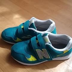 new balance　キッズ　スニーカー　21.5cmのサムネイル