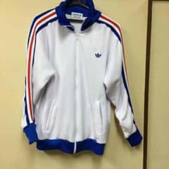 adidasのサムネイル