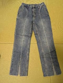 Sサイズ カットオフ裾ブルーデニムパンツのサムネイル