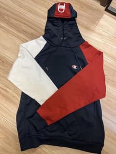 【ほぼ新品未使用】Champion チャンピオン　パーカー Mサイズのサムネイル