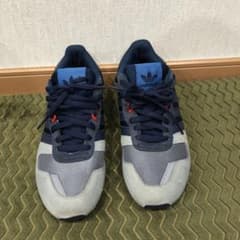 アディダス　スニーカーのサムネイル