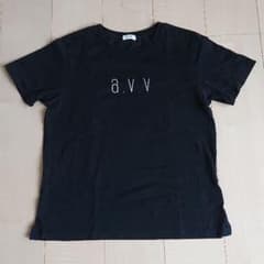 a,v,v   ロゴ入りTシャツのサムネイル