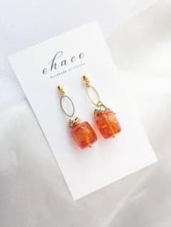 アクリルビーズワレコハク　オレンジ　ハンドメイドピアスのサムネイル