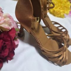 ブロンズ サテン ストラップ サンダル 中ヒール - メルカリ
