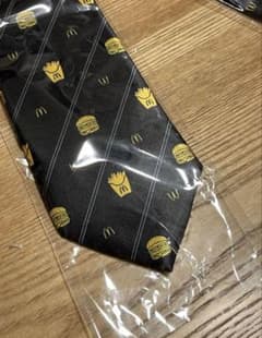 マクドナルド　ネクタイのサムネイル