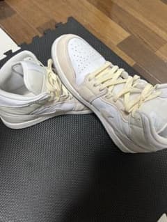 NIKE AIR JORDAN 1 MID ホワイト ベージュのサムネイル