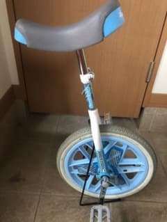【サニーデイ様専用】一輪車とヘルメット　※引取限定　兵庫県のサムネイル