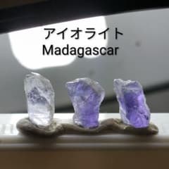 顕著な多色性 アイオライト 菫青石 原石 鉱物標本 - メルカリ