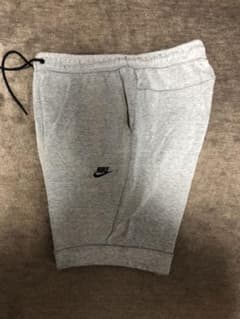 NIKE テック　ハーフパンツのサムネイル