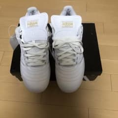 adidas スニーカーのサムネイル