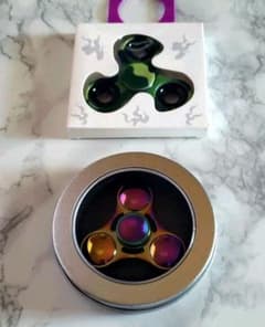 ハンドスピナー レインボー カラフル 虹色のサムネイル