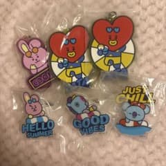 BT21 キーホルダー 、バッジ6点セットのサムネイル