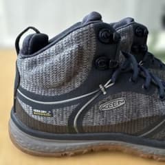 美品 お得 KEEN 防水トレッキング スニーカー ミッドカット　未使用に近いのサムネイル