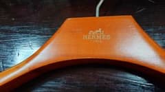 HERMES 木製ハンガー ボトムバー付き - メルカリ