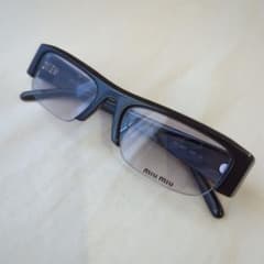 d*y様 MIU MIU ブラック サングラス Vedette Sunglass - メルカリ