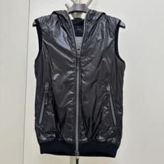 AKM×DUVETICA フード付きダウンベストM ブラック USED品のサムネイル