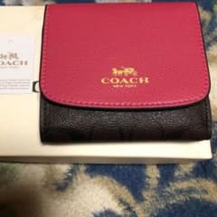 最終♡新品未使用♡coachシグネチャーマゼンタ3つ折り財布のサムネイル