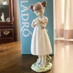良太です。リヤドロ　「素敵なお花」 新品未使用 良太様専用です。リヤドロ 「素敵なお花」 新品未使用 - メルカリ