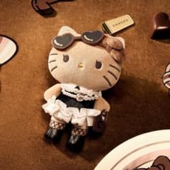 『美形』CHAGEE×ハローキティ　コラボ　海外限定　日焼けキティ　キーチェーン 2点セット【海外限定】CHAGEE × ハローキティ 日焼けキティ キー ぬいぐるみ