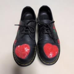 Dr.Martens　ブラック　ハート＆バラ　バレンタイン限定のサムネイル