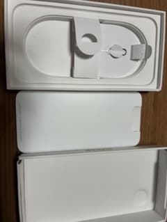 Apple iPhone 16e 空箱のサムネイル
