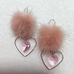 ファーとハートのピアス（ピンク系）のサムネイル