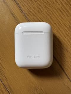 Apple AirPods 本体 充電ケース付きのサムネイル