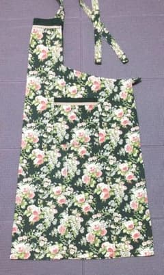 ローラアシュレイ　エプロン　薔薇柄　バラのエプロン　花柄　花柄エプロンのサムネイル