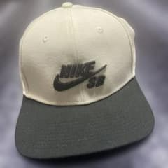 NIKE SB キャップ　ホワイト　美品　ナイキ　白のサムネイル
